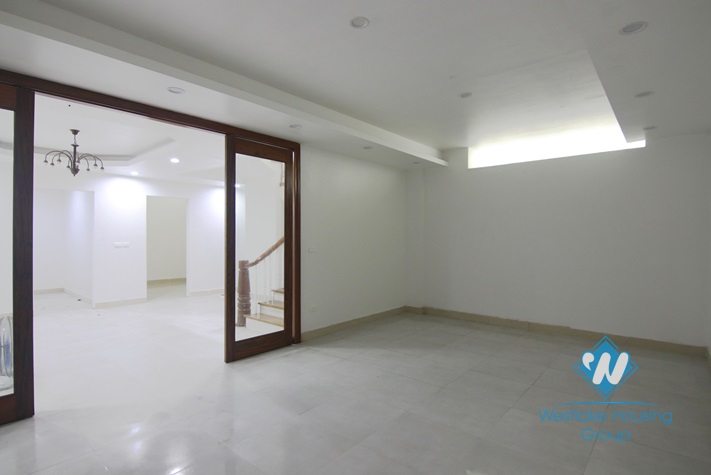 Villa with 4 bedrooms for rent in Vinhome  Riverside Long Bien, Hanoi.